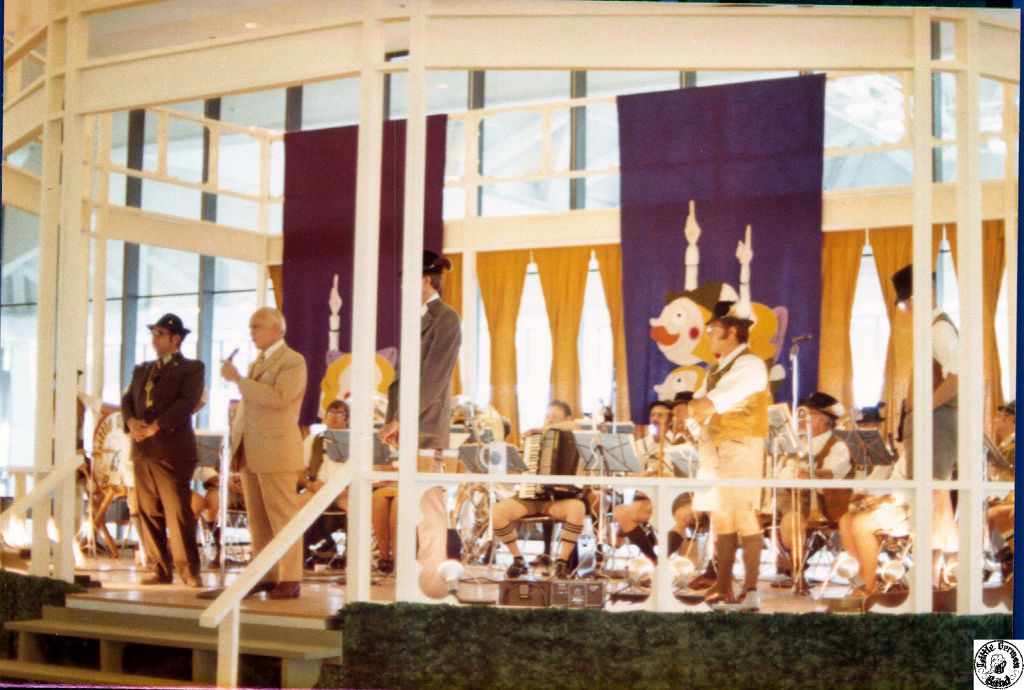 1973 10 12 06 Charlotte Oktoberfest.jpg
